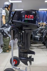 купить 2х-тактный лодочный мотор NISSAN MARINE NS 9.9 D2 S Б/У в Москве - фото 