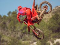 купить Мотоцикл кроссовый эндуро GASGAS MC 125 2025 21/18 в Москве - фото 