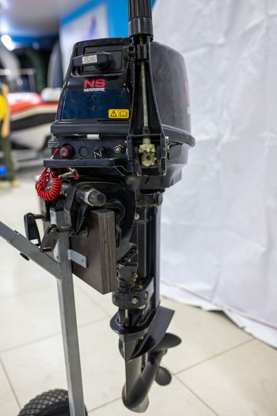 купить 2х-тактный лодочный мотор NISSAN MARINE NS 9.9 D2 S Б/У в Москве - фото 