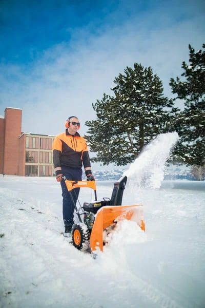 купить Снегоуборщик VILLAGER VST 50 в Москве - фото 