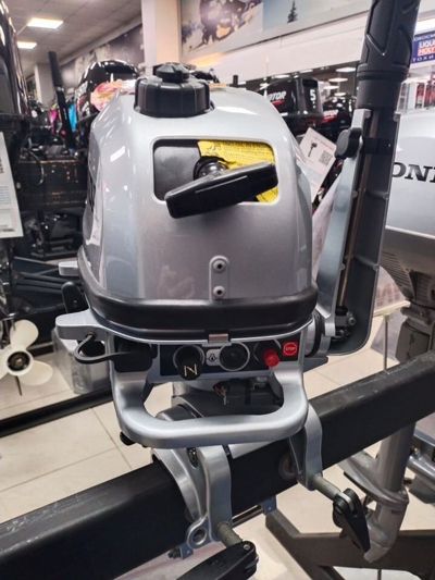 купить 4х-тактный лодочный мотор HONDA BF 5 SHU Б/У в Москве - фото 