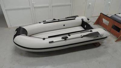 купить Лодка ПВХ COMPAS 325E + 2х-тактный лодочный мотор MERCURY ME 9.9 MH TMC (247CC) в Москве - фото 