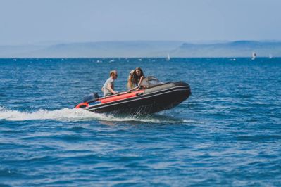 купить Лодка ПВХ STORMLINE Heavy Duty AL 380 + 2х-тактный лодочный мотор TOHATSU M 25 S в Москве - фото 