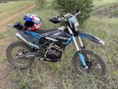 купить Мотоцикл кроссовый эндуро AVANTIS 250 CARB (PR250/172FMM-5 DESIGN HS ЧЕРНЫЙ) ARS с ПТС Б/У в Москве - фото 
