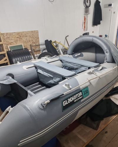 купить Лодка ПВХ ГЛАДИАТОР E330PRO в Москве - фото 
