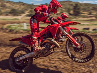 купить Мотоцикл кроссовый эндуро GASGAS MC 125 2025 21/18 в Москве - фото 