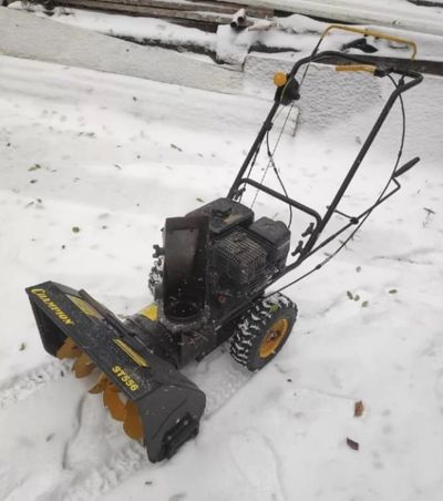 купить Снегоуборщик  ЧЕМПИОН ST556 Б/У в Москве - фото 