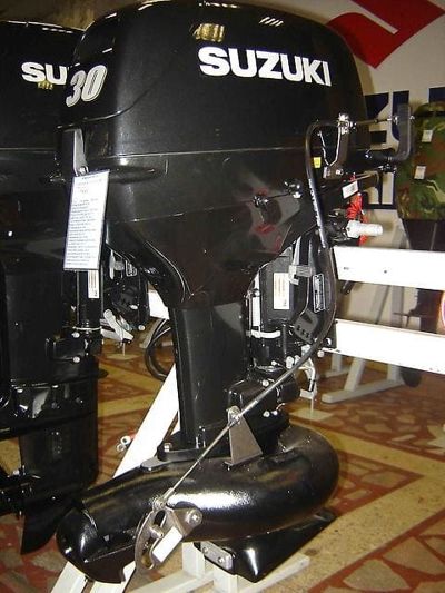 купить 2х-тактный лодочный мотор SUZUKI DT30S JET с водомётной насадкой Marine Rocket в Москве - фото 