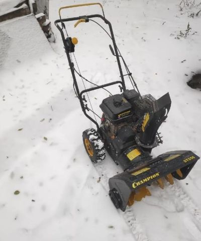 купить Снегоуборщик  ЧЕМПИОН ST556 Б/У в Москве - фото 