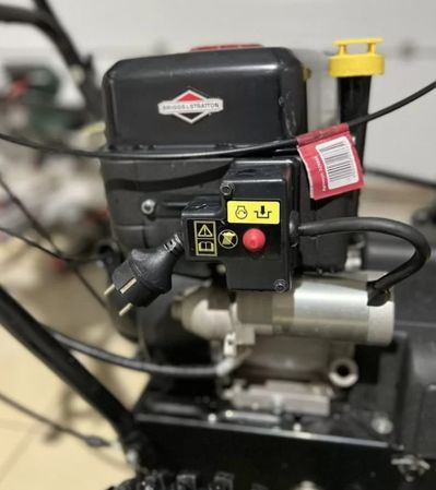 купить Снегоуборщик  ЧЕМПИОН ST656BS Б/У в Москве - фото 