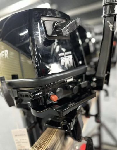 купить 2х-тактный лодочный мотор REEF RIDER RR9.9FHS Pro Б/У в Москве - фото 